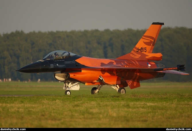 F-16C Falcon (RNLAF solo display)