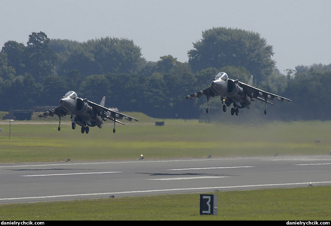 Two GR7A departing from the show