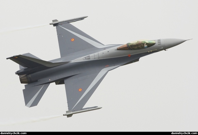 Belgian F-16 solo display