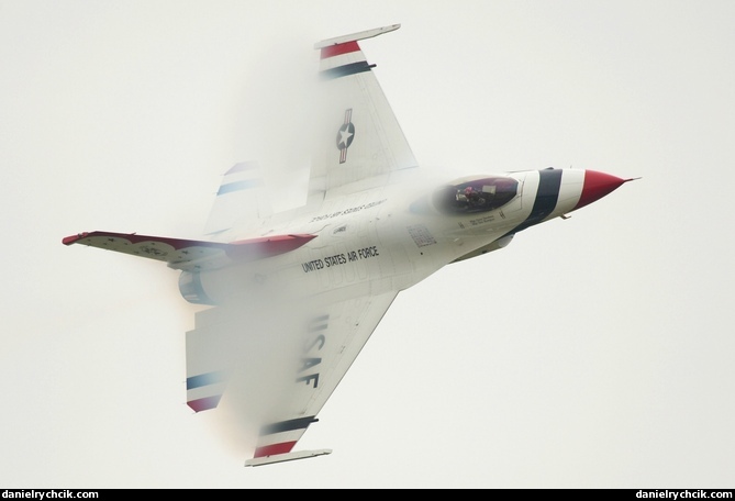 F-16 Falcon of the Thunderbirds