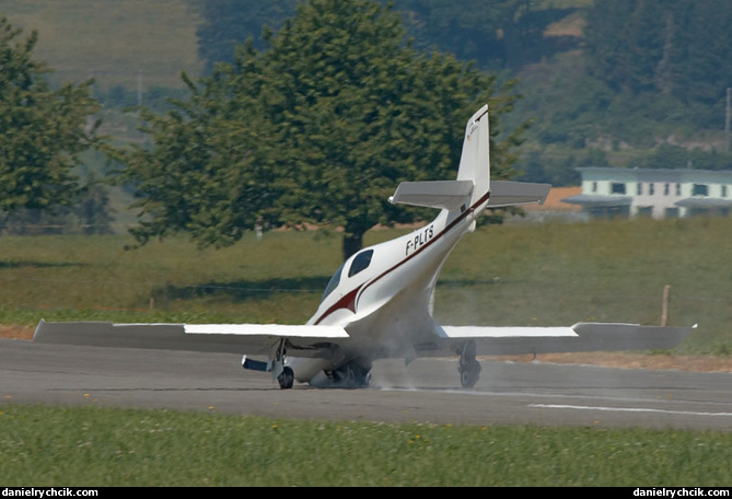 Lancair L 320