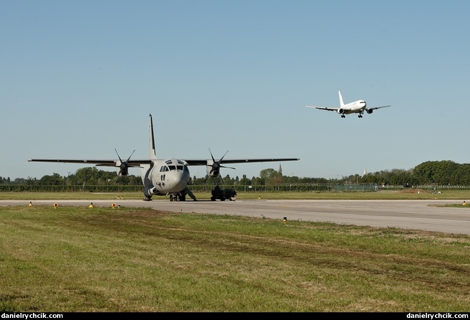 Alenia C-29 Spartan with Boeing 767-231ER landing