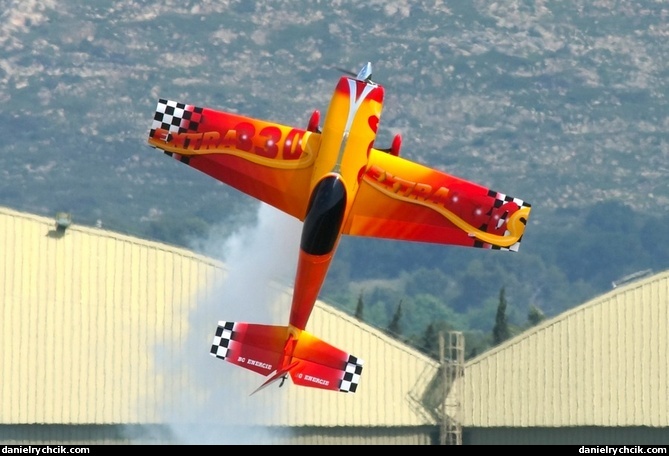 Extra 300 (RC model)