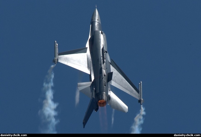 Belgian F-16 solo display
