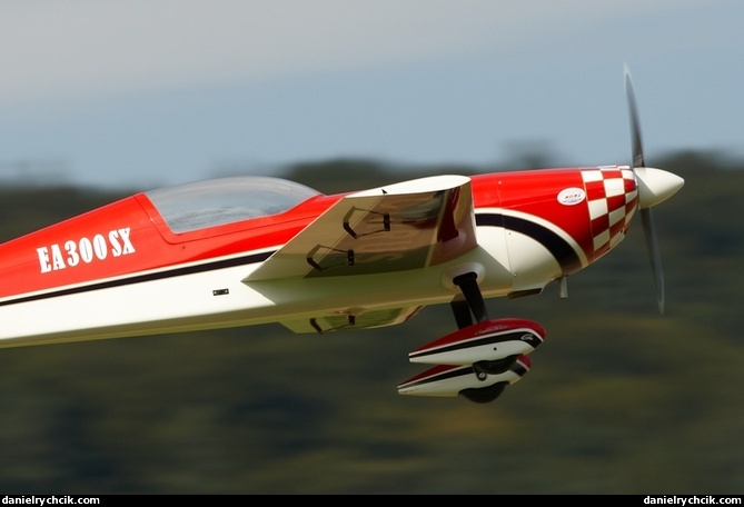 Extra 300SX (RC model)