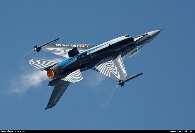 Belgian F-16C solo display