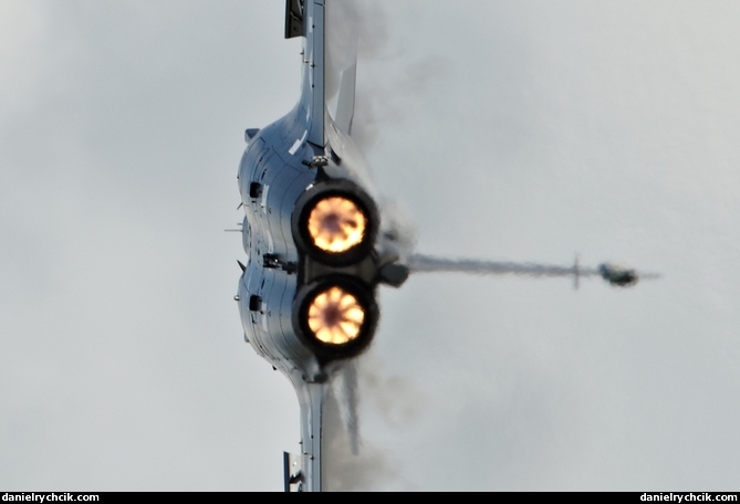 Rafale display - high-G turn