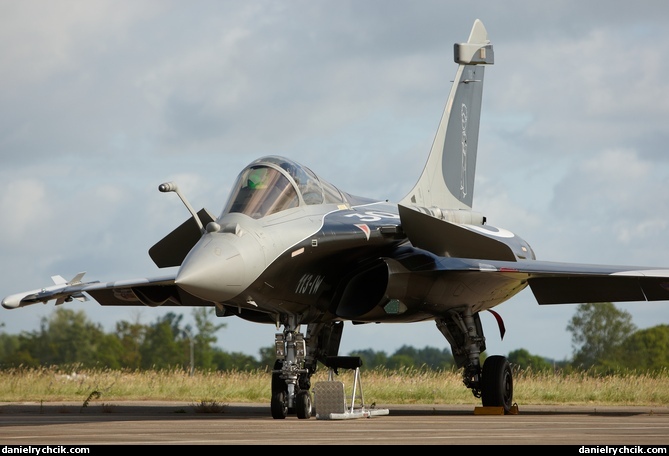 Dassault Rafale on dynamic parking