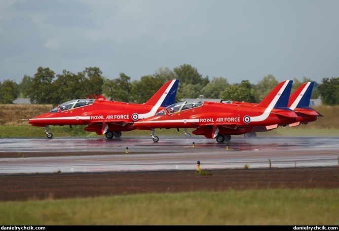 Red Arrows leaving the show