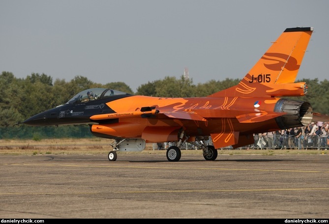 F-16C Falcon (Royal Netherlands Air Force - solo display)