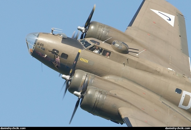 Boeing B-17G Flying Fortress 'Pink Lady'