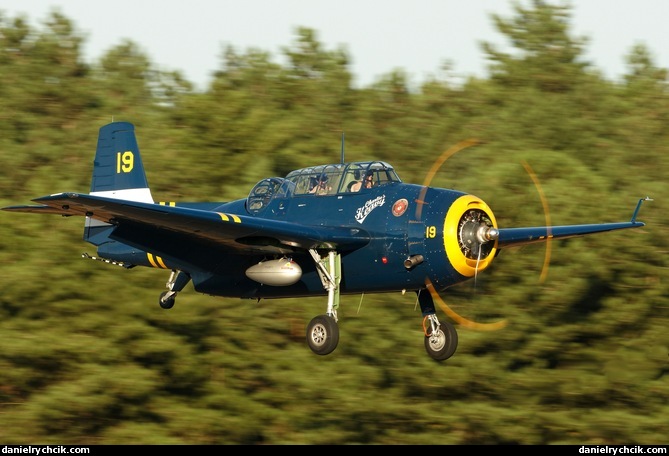 Grumman TBM-3E Avenger "Charlie's Heavy"