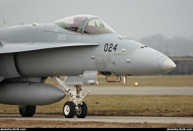 F/A-18C Hornet rolling on the Payerne taxiway