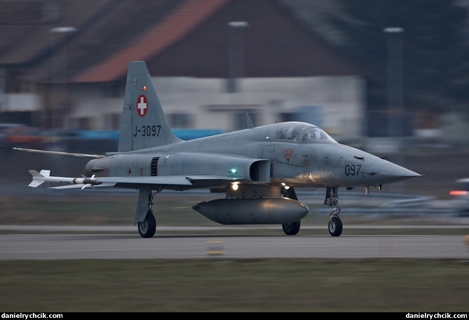 F-5E Tiger landing after a WEF mission