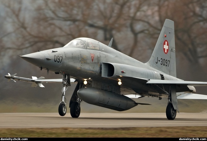 F-5E Tiger taking off from Payerne airbase for a WEF mission