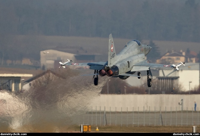 F-5E Tiger taking off from Payerne for a WEF mission