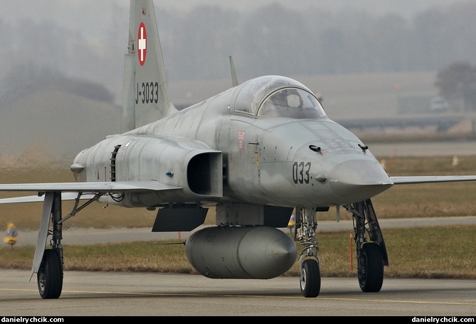 F-5E Tiger rolling on the Payerne taxiway