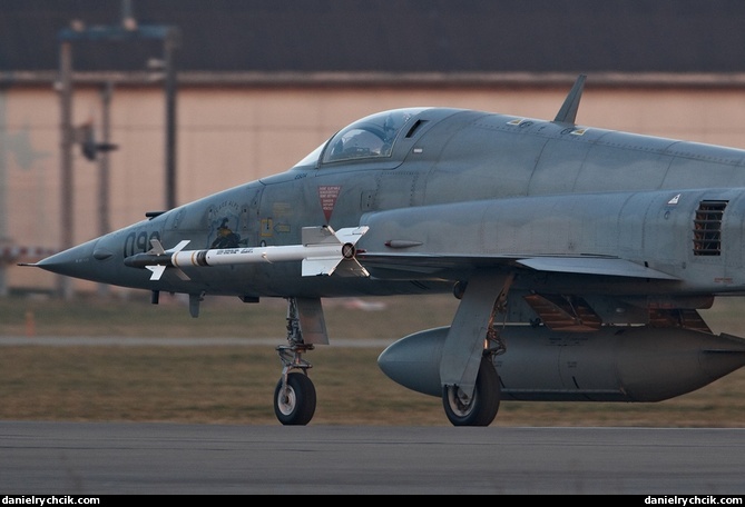 F-5E Tiger rolling in Payerne