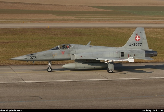 F-5E Tiger rolling on the Payerne taxiway